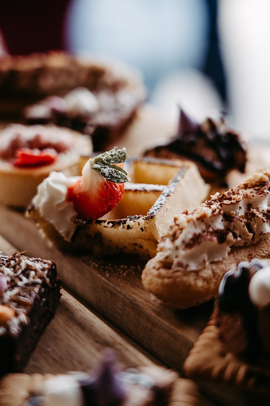 Dessertplank met brownies en wafels van Burgers & Co